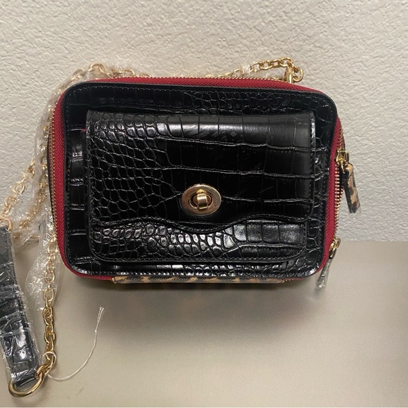 NWT Sondra Robert’s Leopard/Croc Embossed Crossbody Camera Bag With Gold Chain - Picture 2 of 12